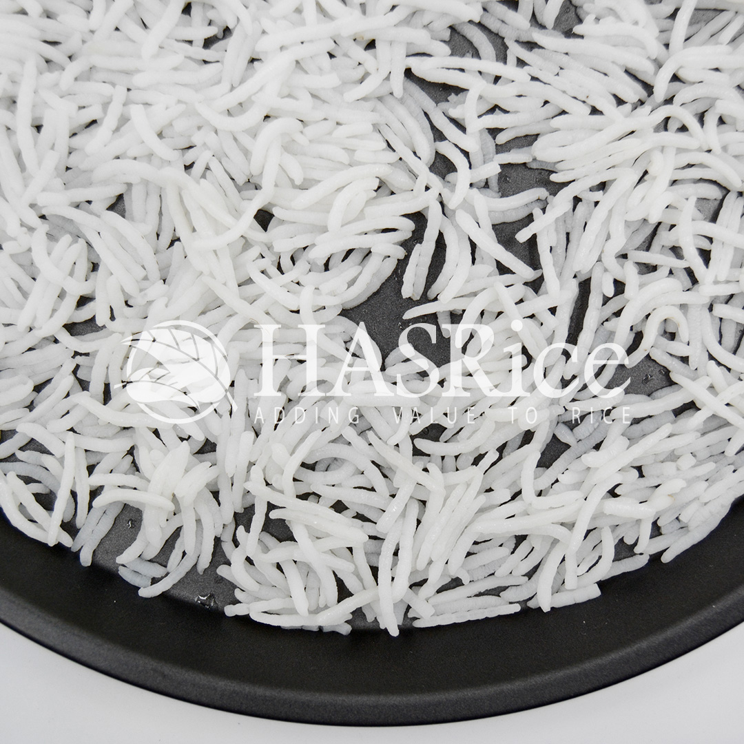 Cooked 1121 Golden Sella Basmati with firm amber grains
